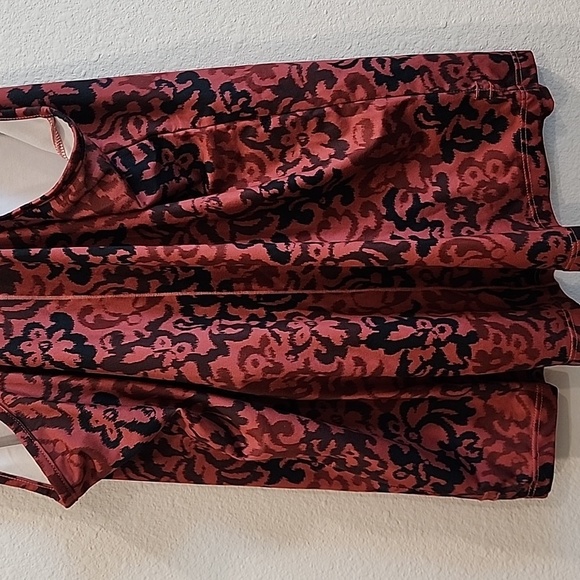 Nike Dri-FIT Brick Red Floral Strappy Back Slim Fit Shirt - Picture 6 of 9